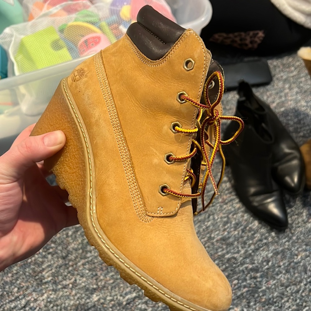 Women’s timberlands wedge style booty lace up size 8